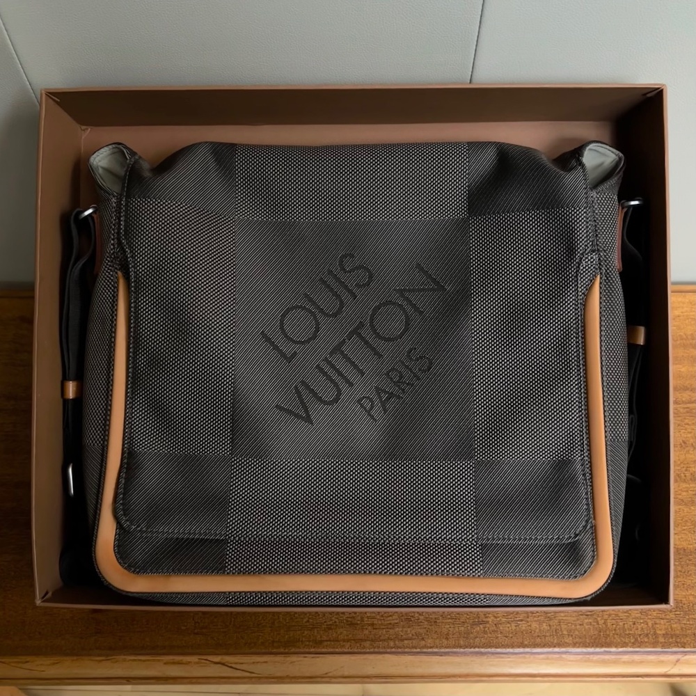 CHRISTMAS SPECIAL LOUIS VUITTON Damier Geant Gray Messenger Computer Laptop Bag